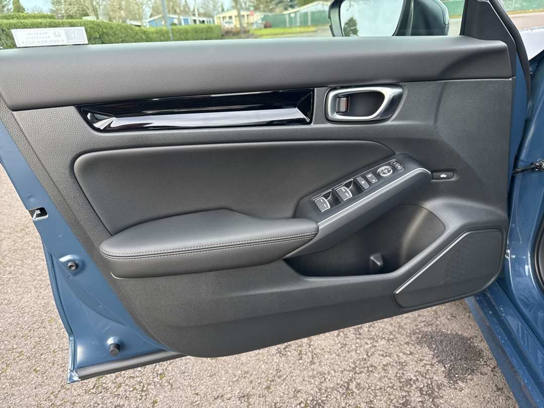 2026 Honda Civic Sport Touring - Image 12