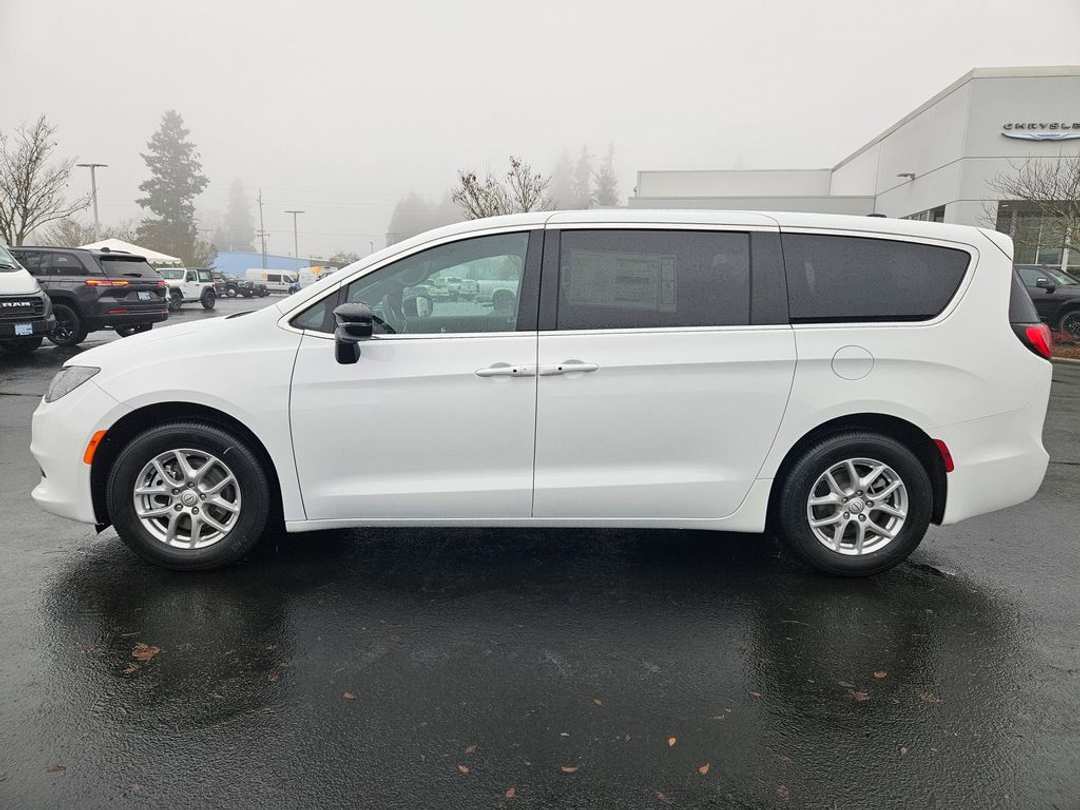 2026 Chrysler Voyager LX - Image 3