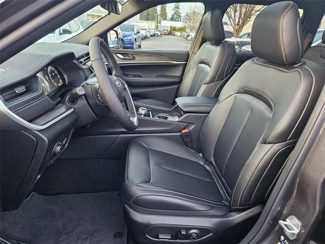 2025 Jeep Grand Cherokee Limited - Image 14