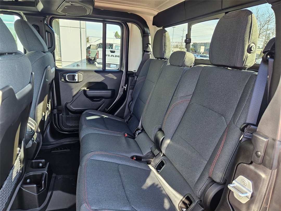 2025 Jeep Gladiator Rubicon - Image 31