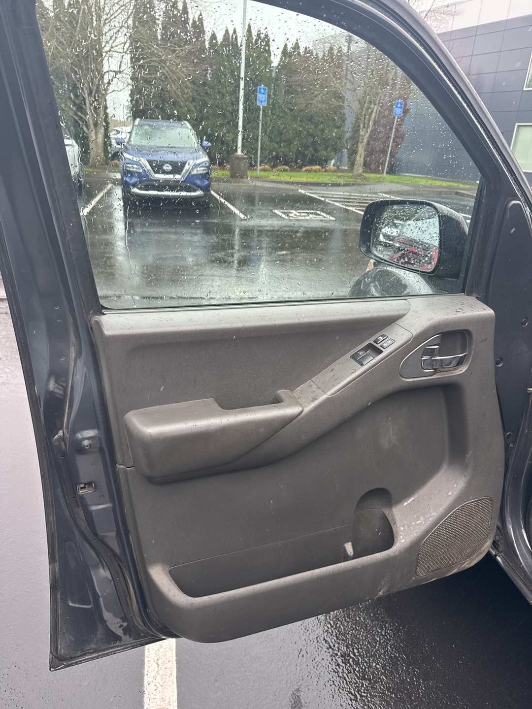 2013 Nissan Frontier SV - Image 6