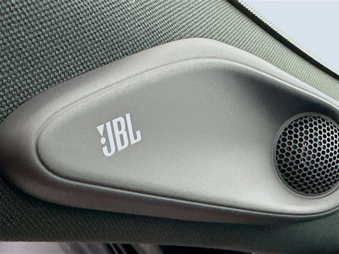 2025 Toyota Crown Signia Limited - Image 19