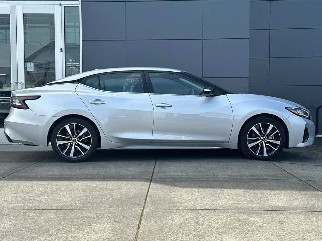 2023 Nissan Maxima SV - Image 2