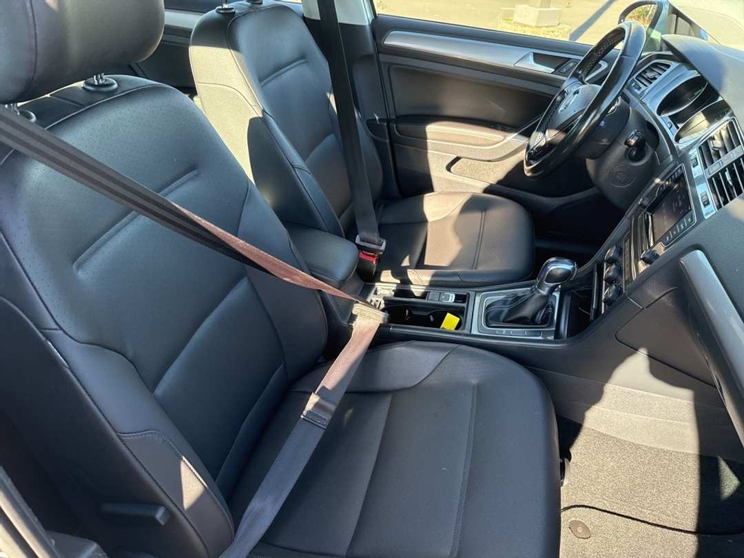 2015 Volkswagen E-Golf SEL Premium - Image 27