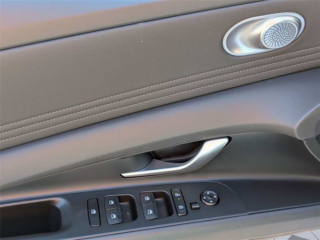 2026 Hyundai Elantra Limited - Image 11