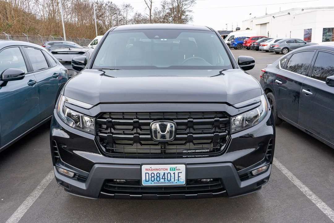 2025 Honda Ridgeline Black Edition - Image 2