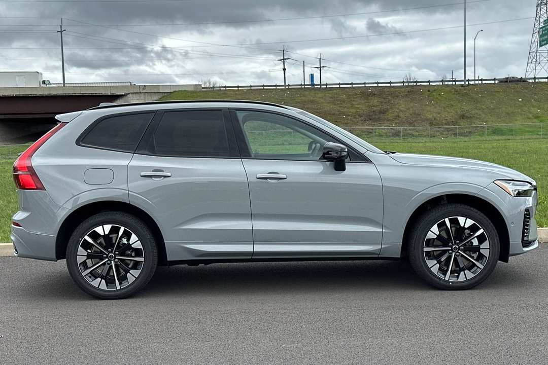 2026 Volvo Xc60 T8 Plus - Image 2
