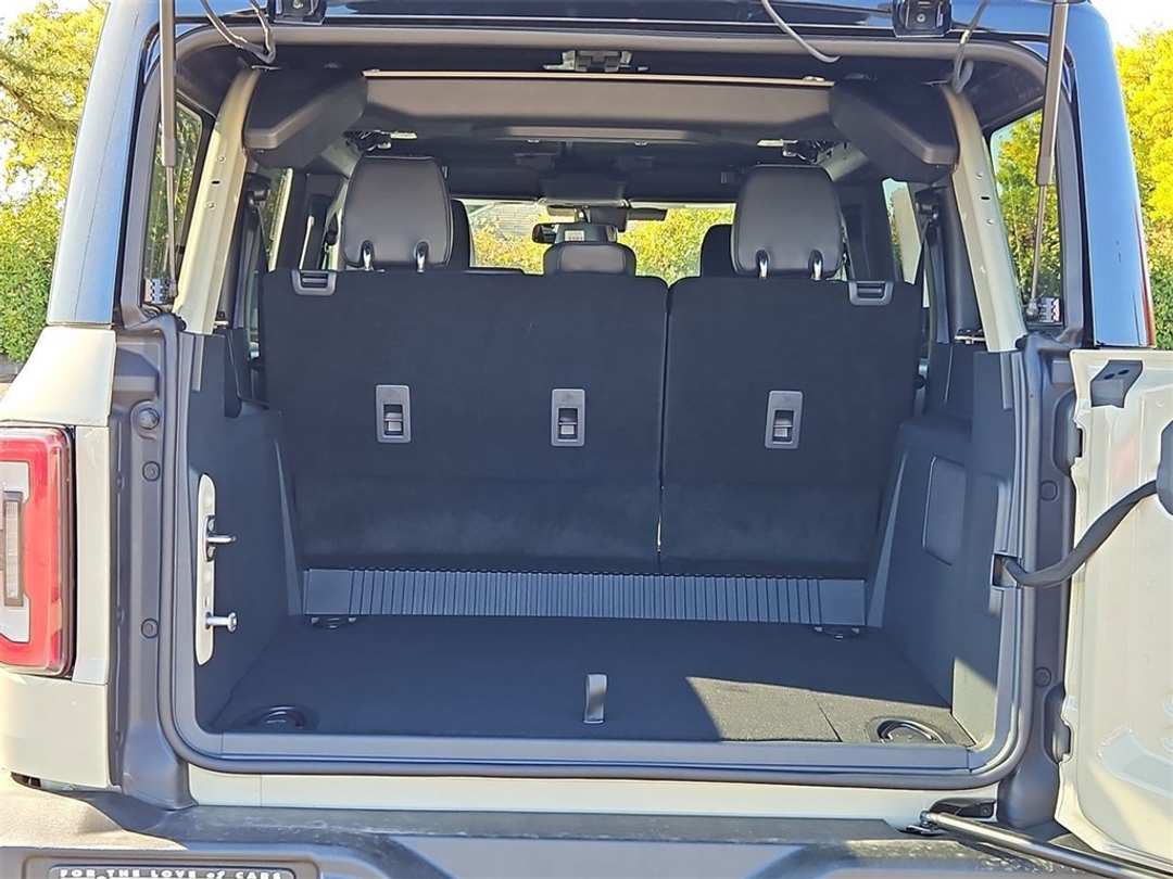 2025 Ford Bronco Outer Banks - Image 27