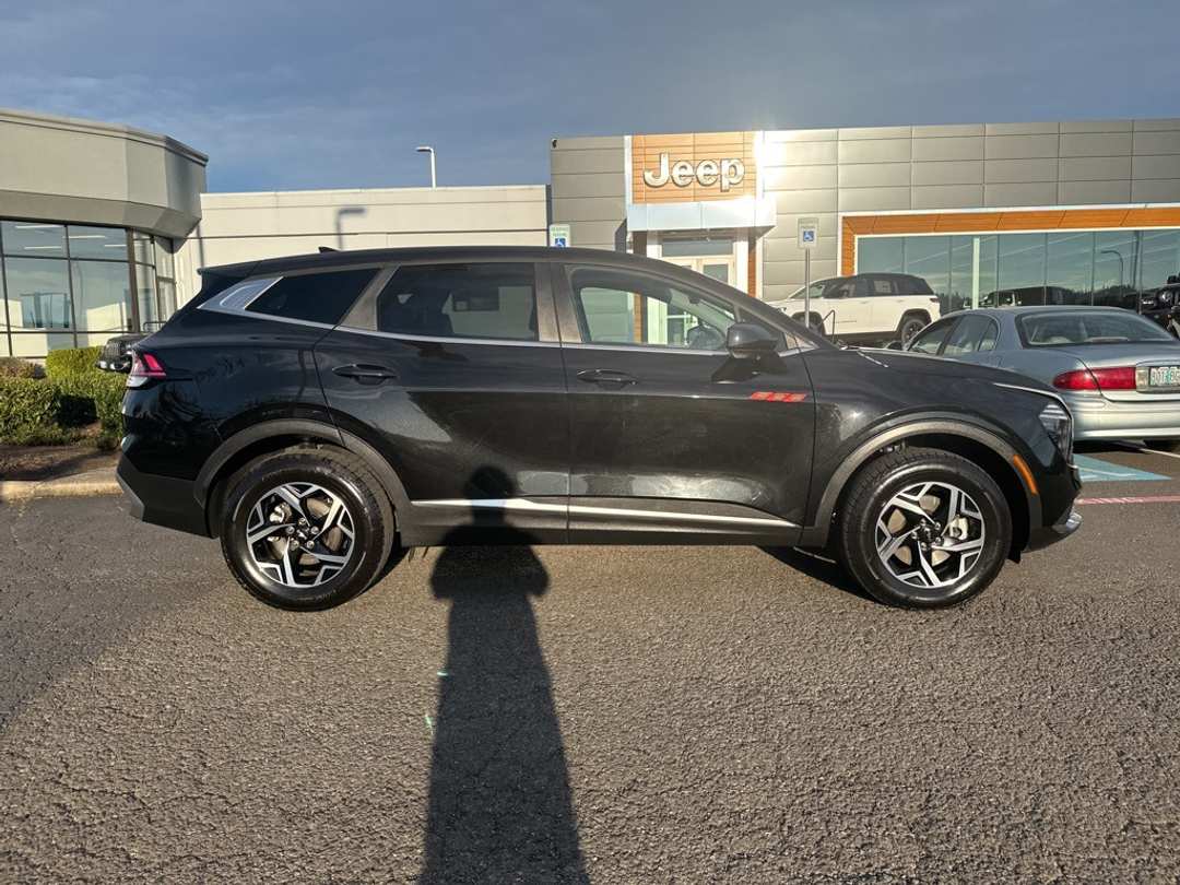 2024 Kia Sportage LX - Image 8