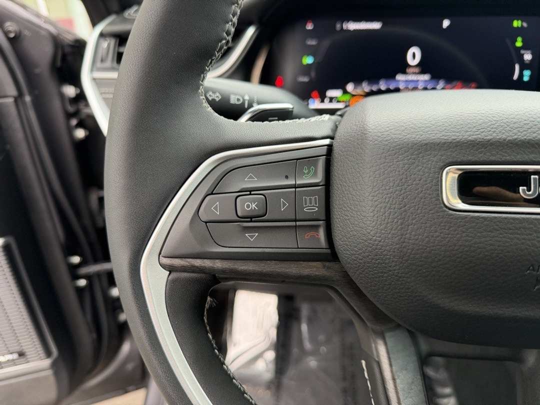 2025 Jeep Grand Cherokee 4xe - Image 18