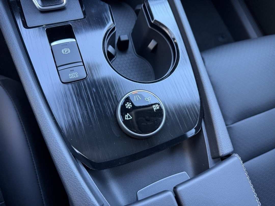 2026 Nissan Rogue Dark Armor - Image 25