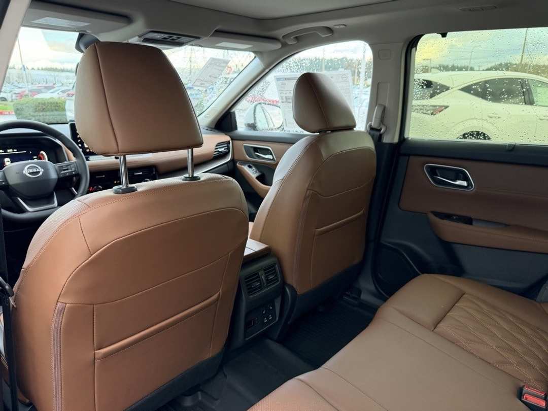 2026 Nissan Rogue Platinum - Image 31