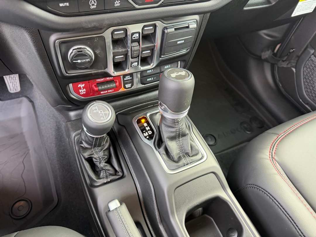 2026 Jeep Wrangler Rubicon - Image 24