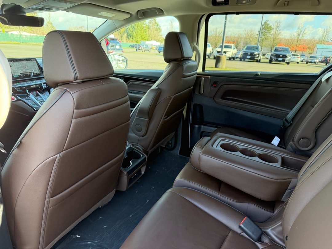 2026 Honda Odyssey Touring - Image 30