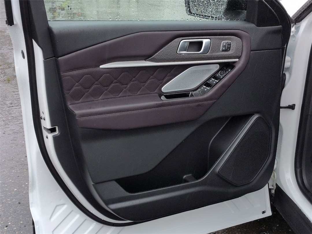 2026 Ford Explorer Platinum - Image 9