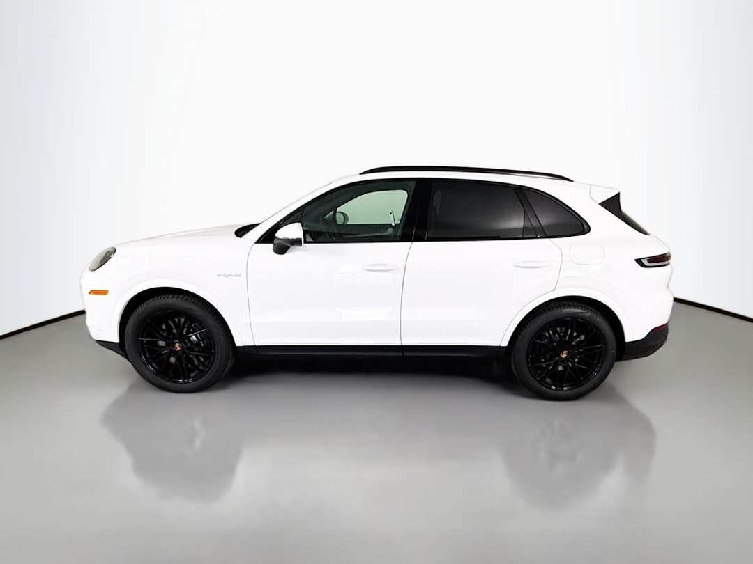 2026 Porsche Cayenne E-Hybrid - Image 2