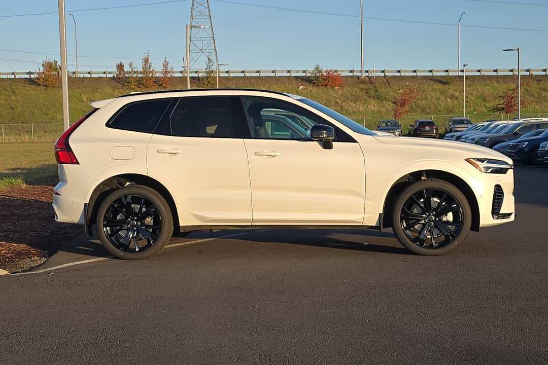 2026 Volvo Xc60 B5 Ultra Black Edition - Image 2