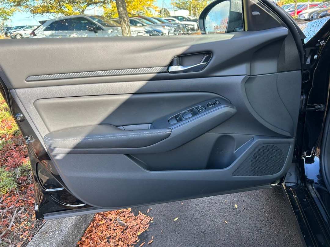 2025 Nissan Altima 2.5 SV - Image 9