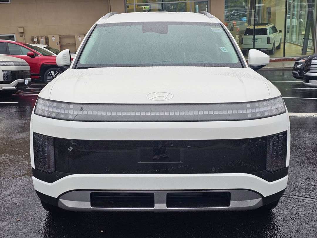 2026 Hyundai Ioniq 9 SE - Image 2