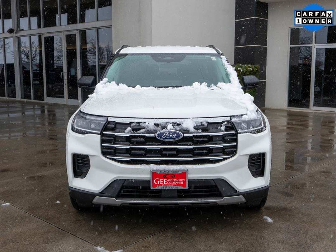 2025 Ford Explorer Active - Image 2
