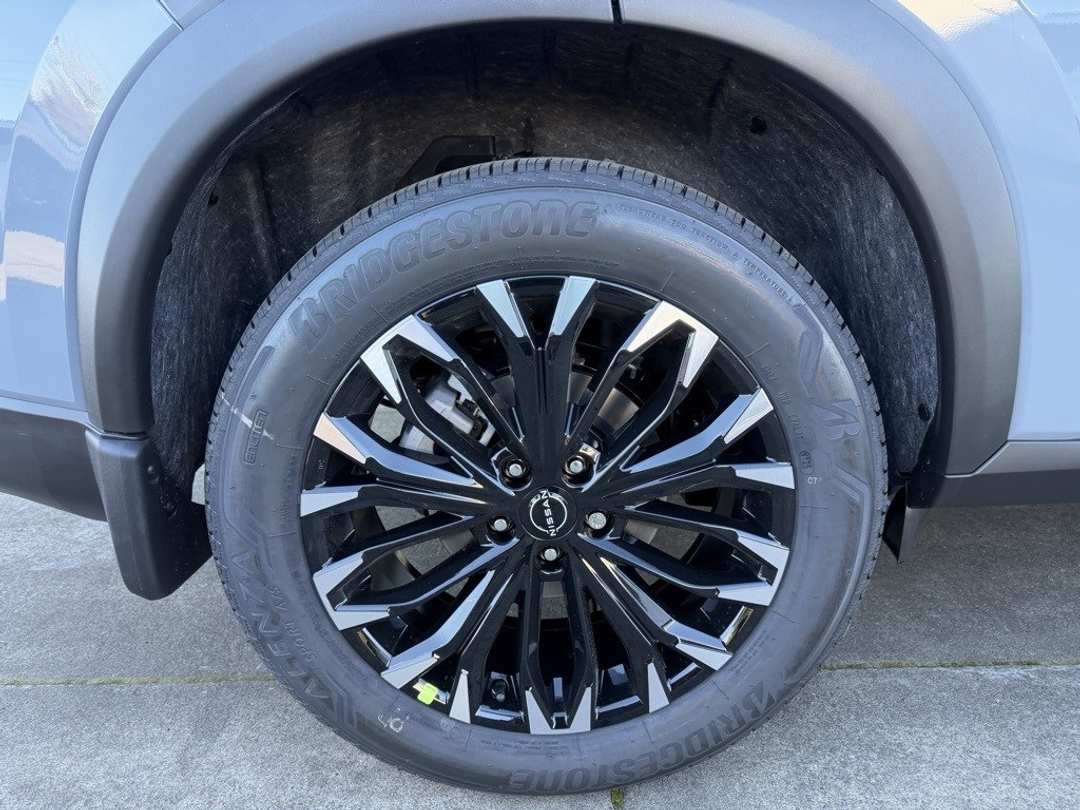 2026 Nissan Rogue Dark Armor - Image 9