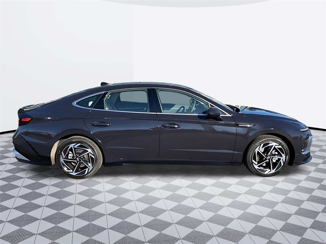 2026 Hyundai Sonata SEL Sport - Image 2
