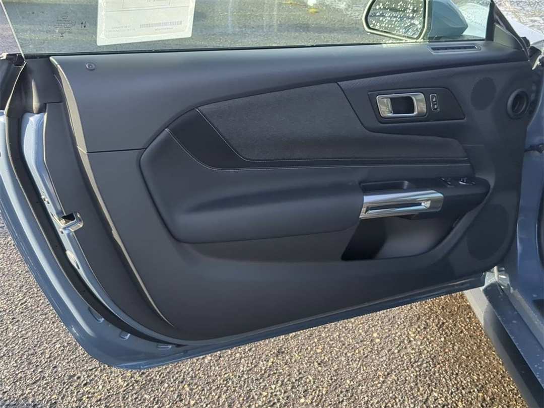 2026 Ford Mustang EcoBoost - Image 9