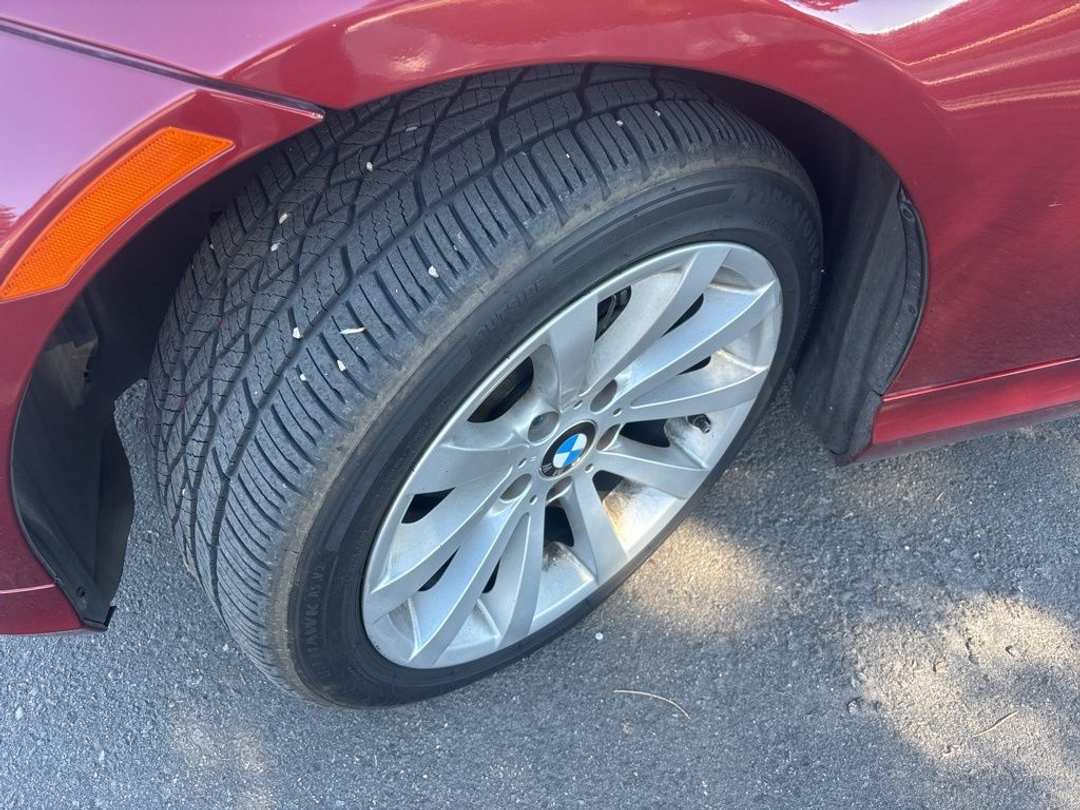 2011 BMW 3 Series 328i xDrive - Image 2