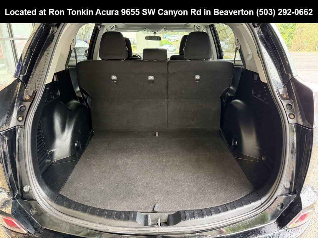 2016 Toyota Rav4 XLE - Image 10