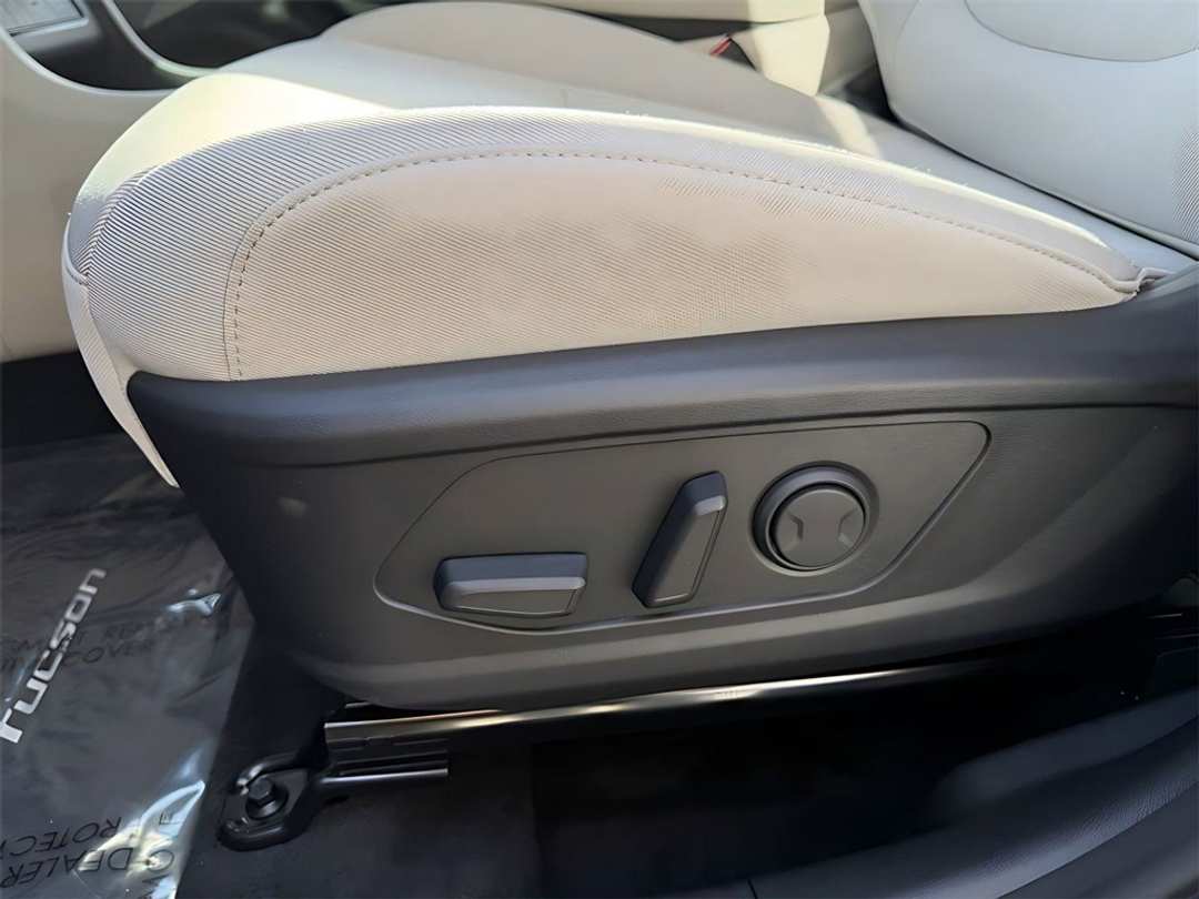 2026 Hyundai Tucson SEL - Image 13