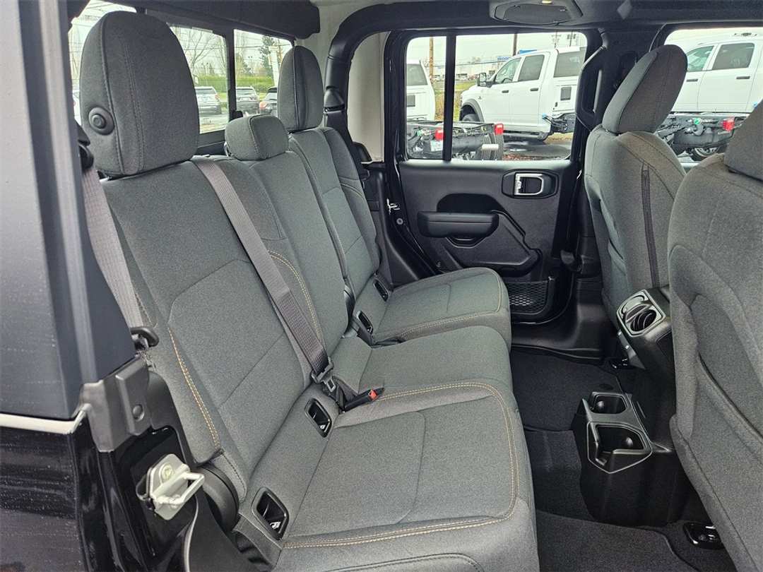 2026 Jeep Gladiator Sport - Image 32