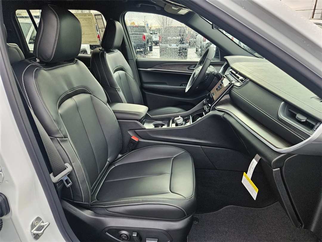 2025 Jeep Grand Cherokee L Limited - Image 38