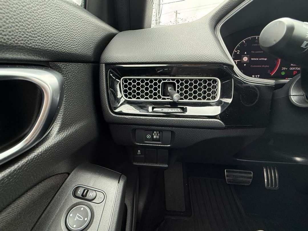 2025 Honda Civic Sport - Image 23