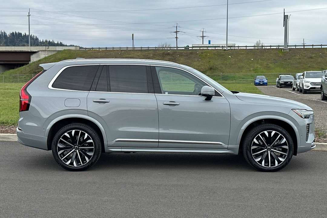 2026 Volvo Xc90 T8 Plus - Image 2