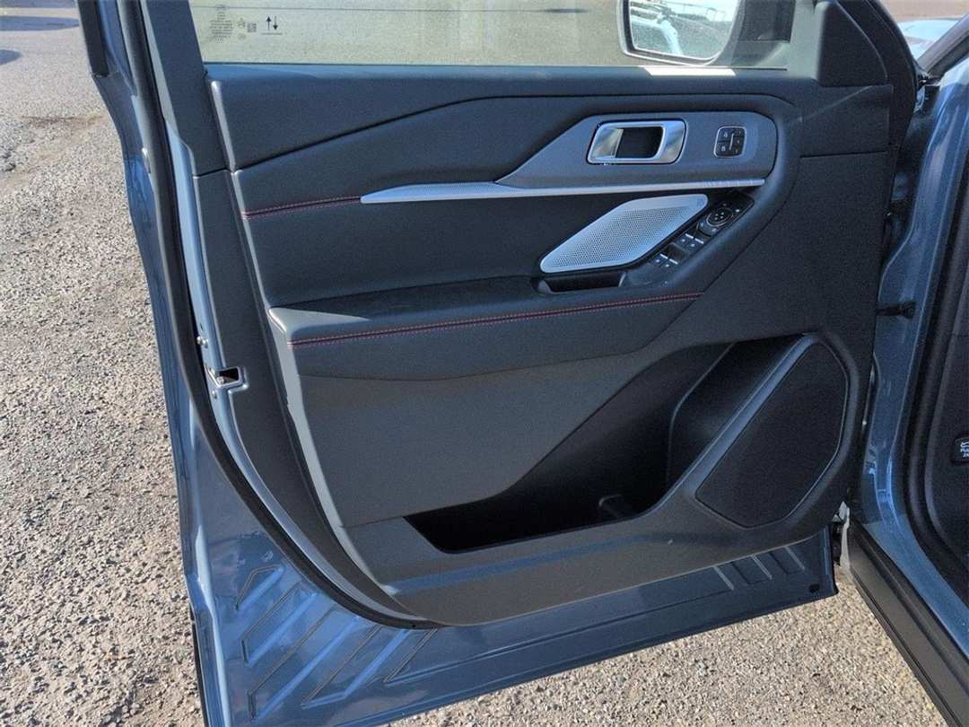 2026 Ford Explorer ST - Image 9