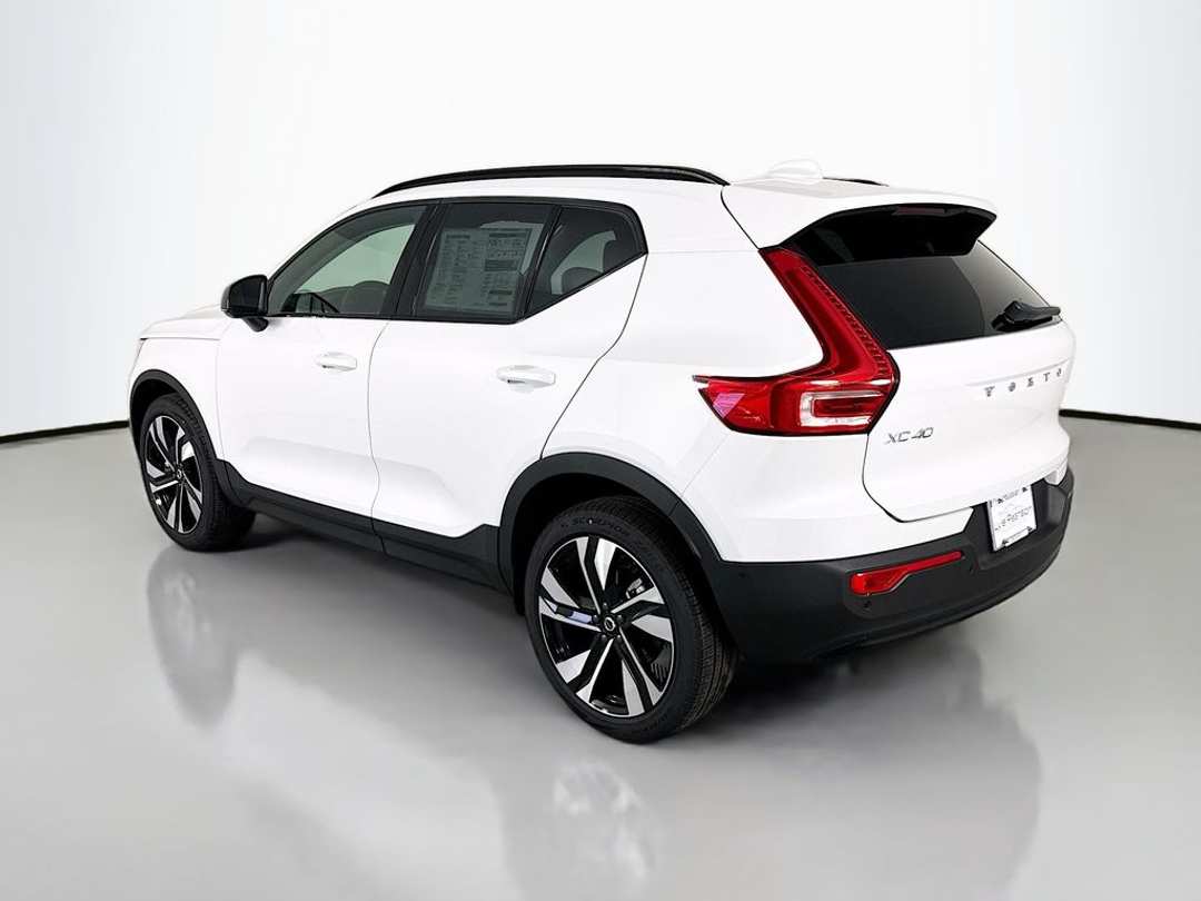 2026 Volvo Xc40 B5 Ultra - Image 3