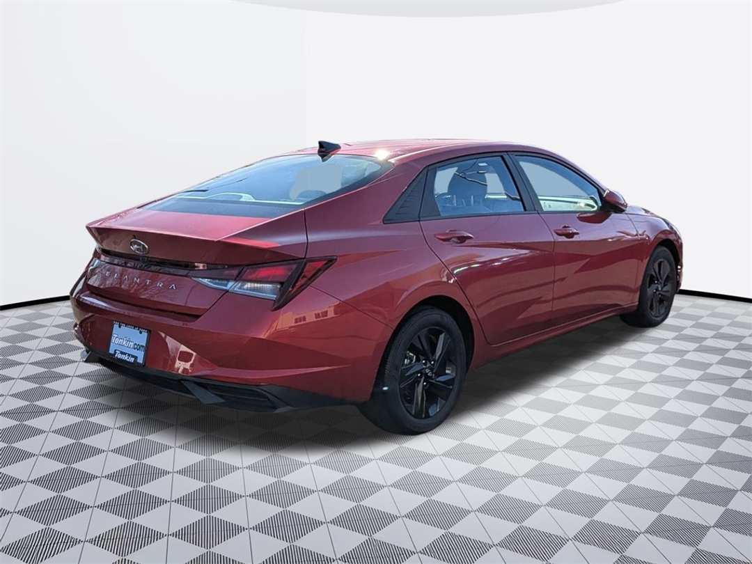 2022 Hyundai Elantra SEL - Image 5
