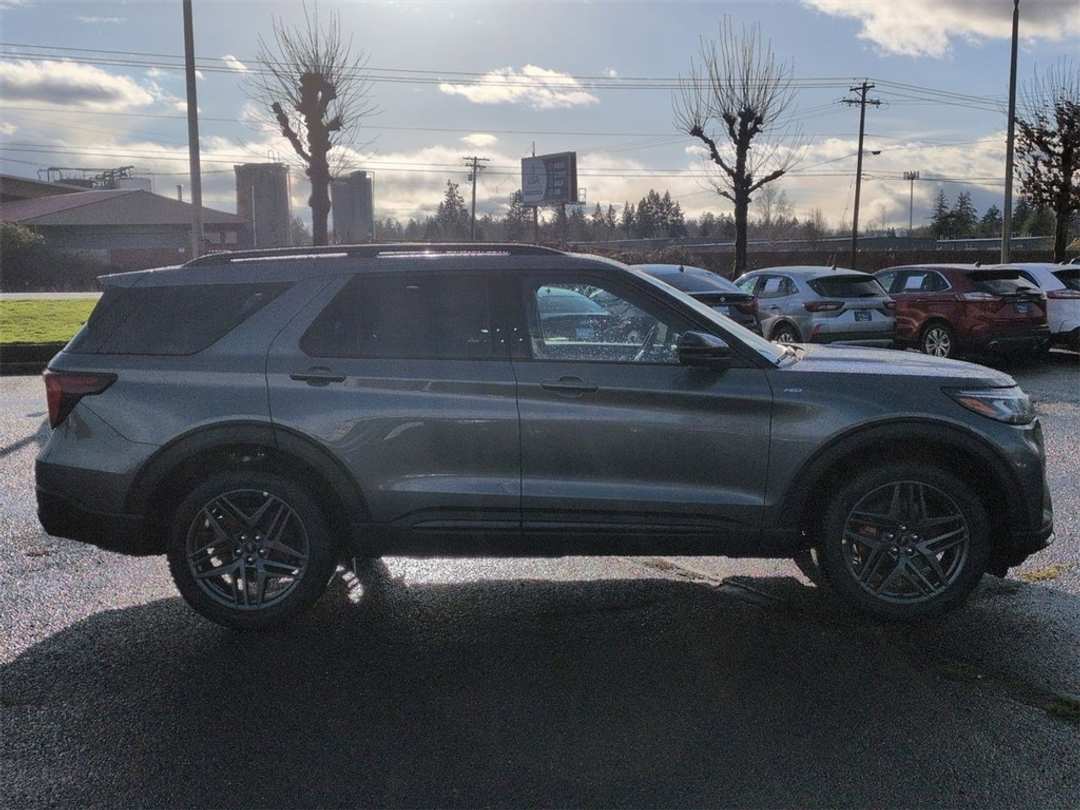 2026 Ford Explorer STLine - Image 6