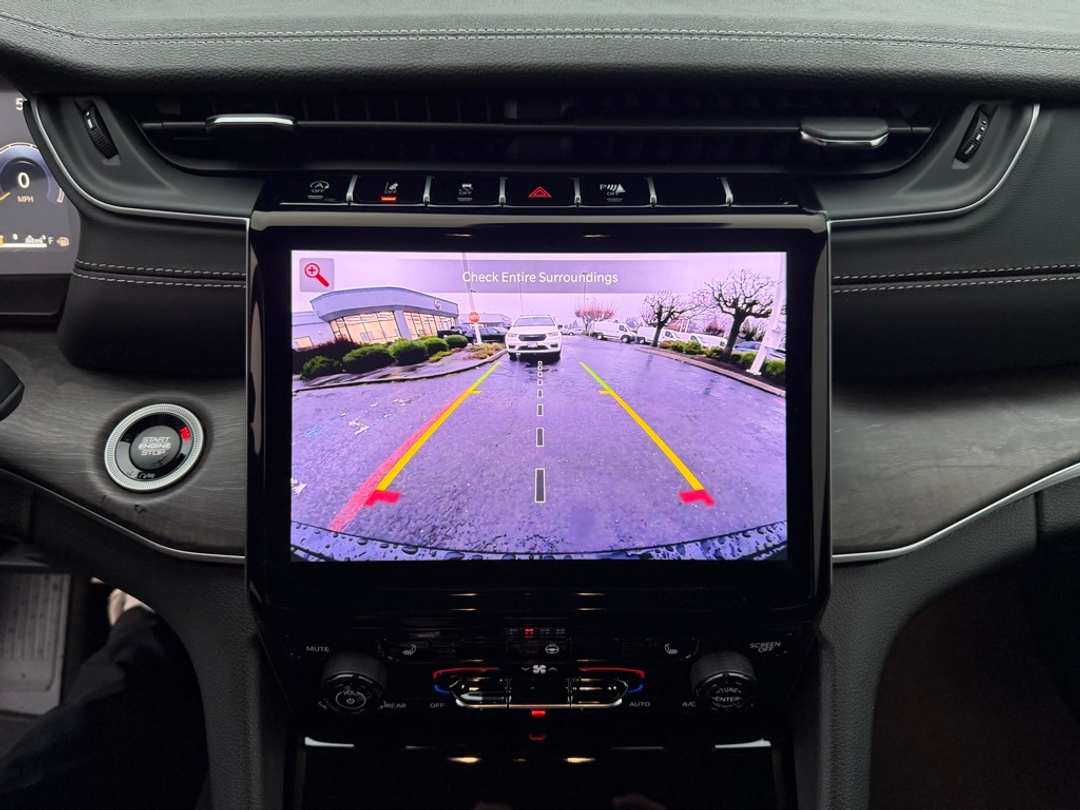 2025 Jeep Grand Cherokee Limited - Image 23