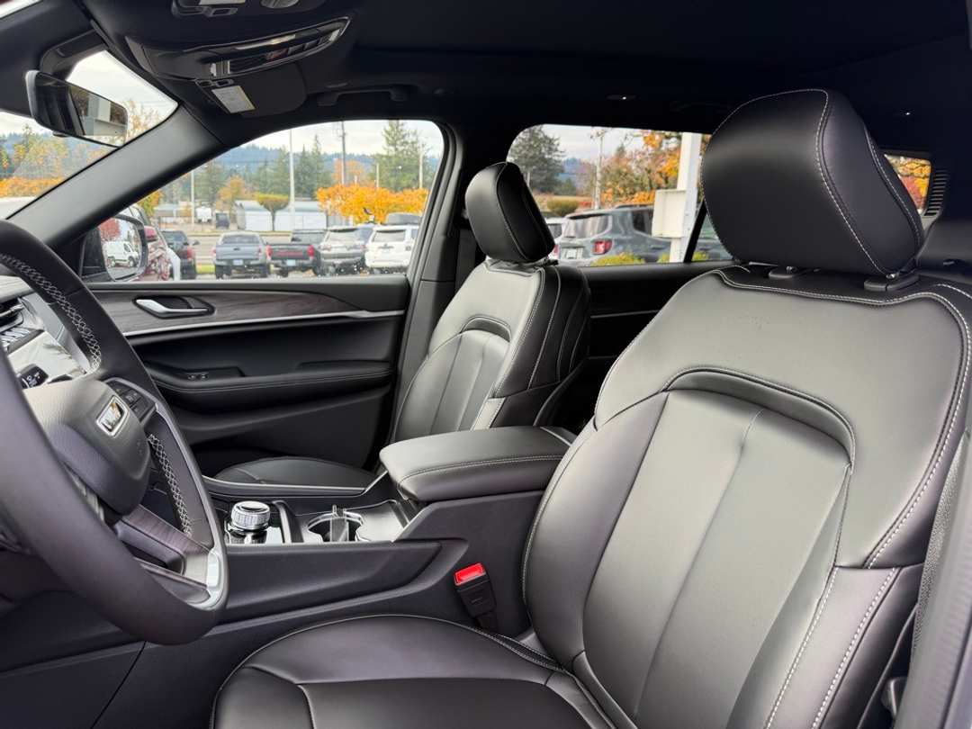 2025 Jeep Grand Cherokee L Limited - Image 16