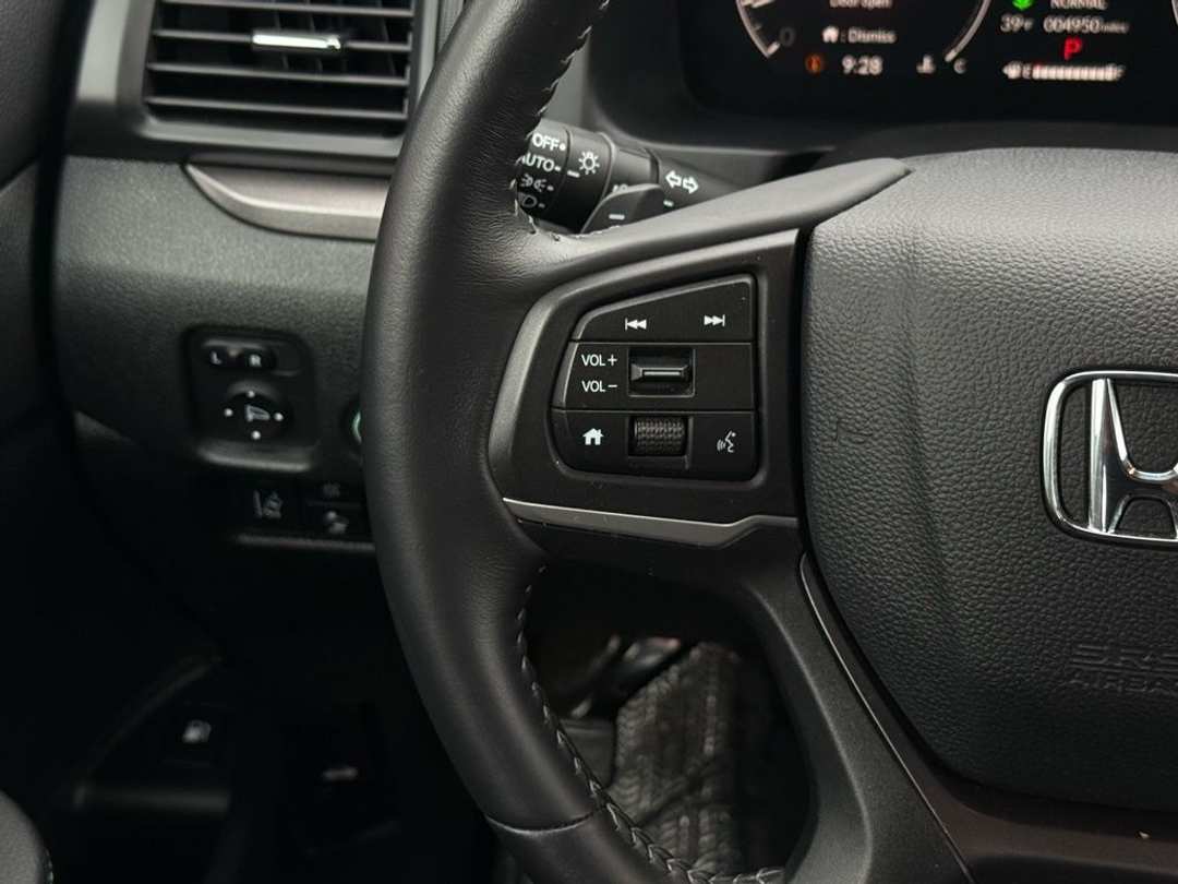 2025 Honda Ridgeline Sport - Image 21