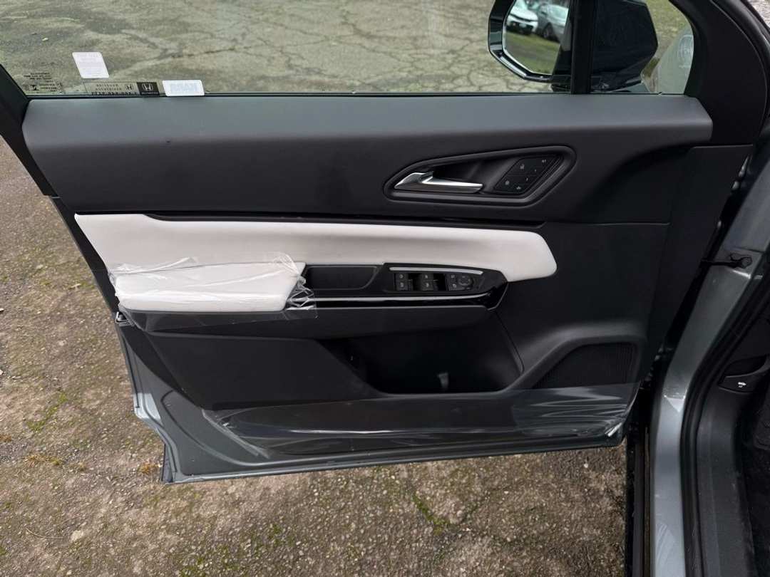 2025 Honda Prologue Touring - Image 12