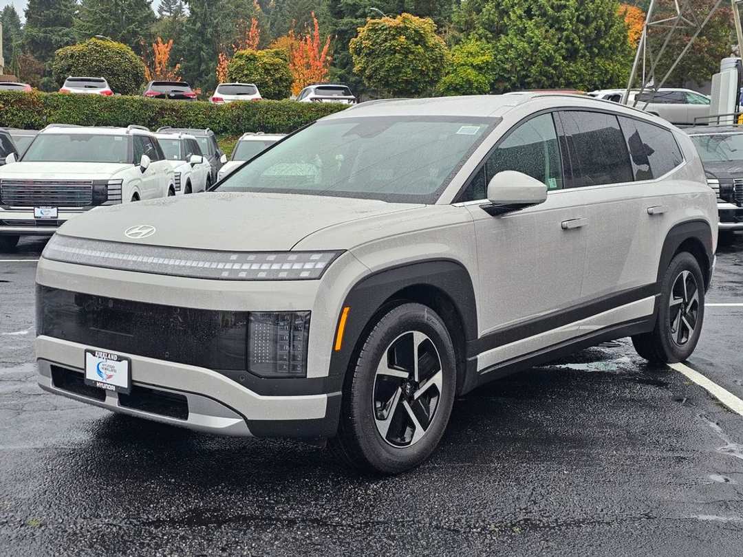 2026 Hyundai Ioniq 9 SE - Image 3