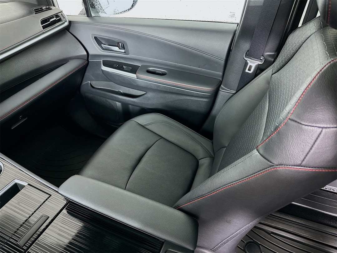 2025 Toyota Sienna XSE - Image 24
