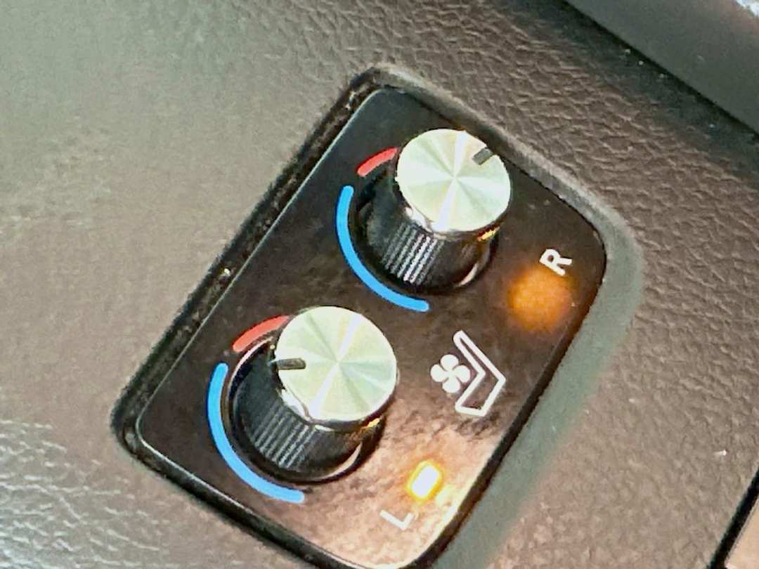 2018 Toyota Avalon XLE Premium - Image 22