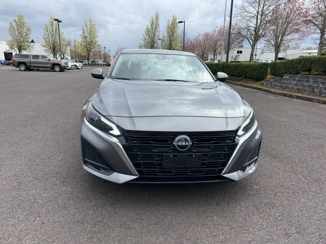 2023 Nissan Altima 2.5 SV - Image 2