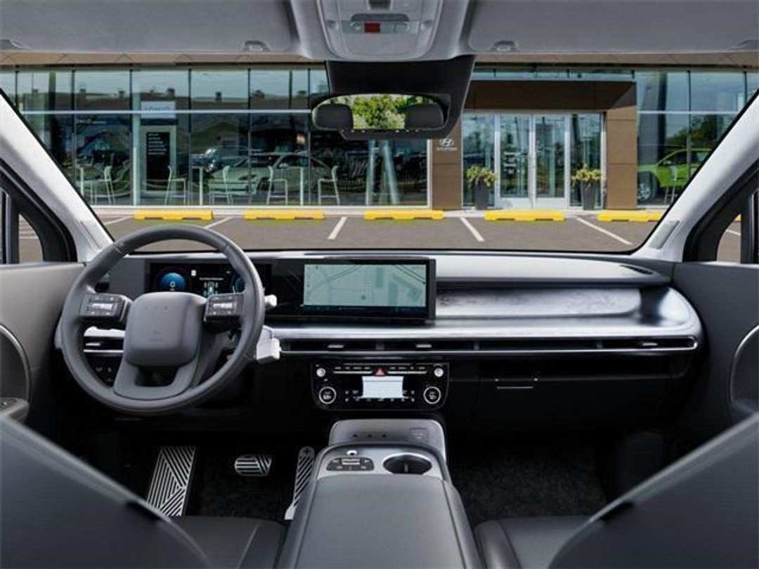 2026 Hyundai Ioniq 9 Performance Calligraphy - Image 11