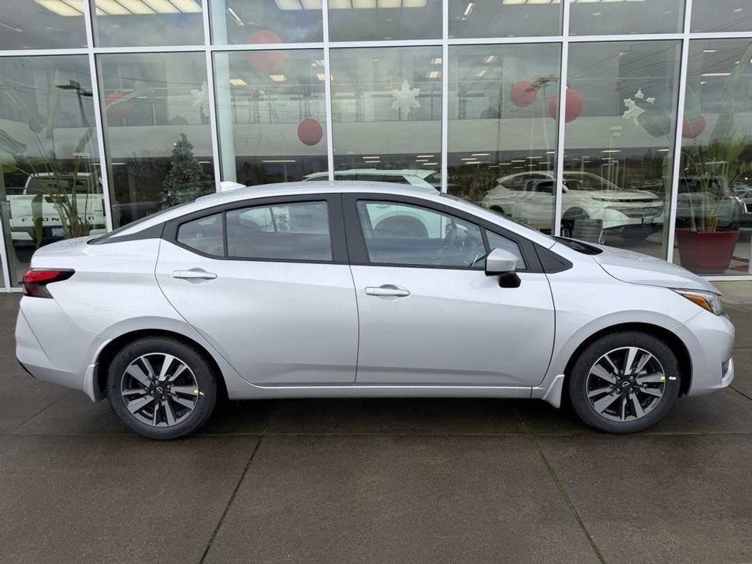 2025 Nissan Versa 1.6 SV - Image 9