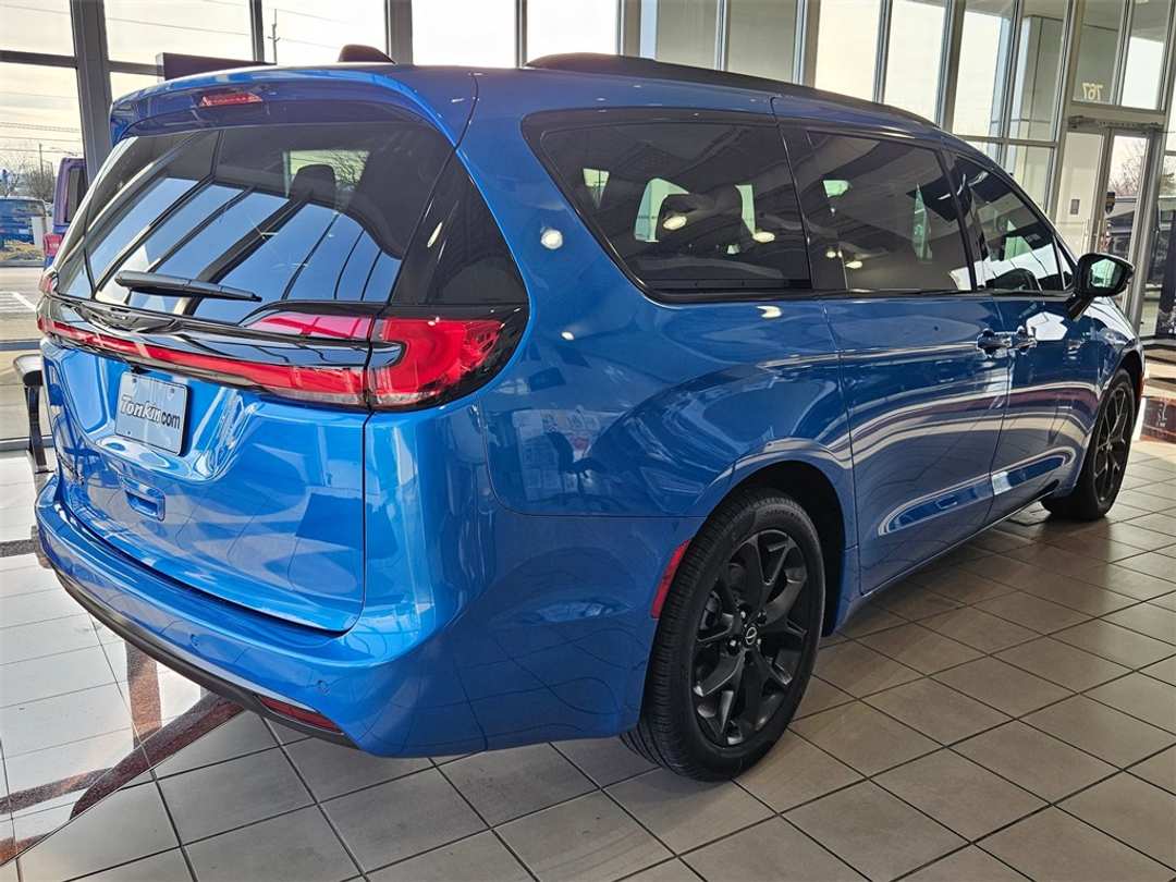 2026 Chrysler Pacifica Select - Image 6