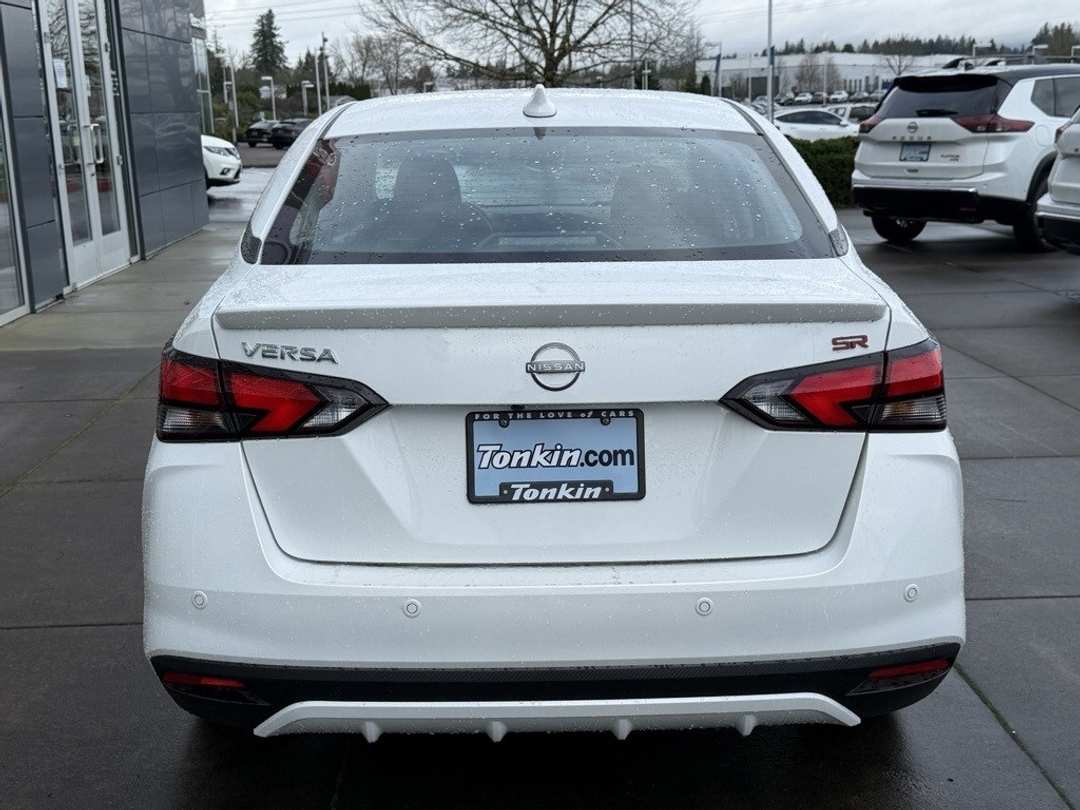 2025 Nissan Versa 1.6 SR - Image 6